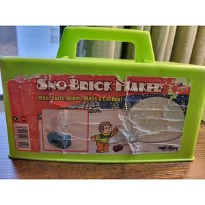 Vintage Poof-Slinky Green Sno-Brick Maker - Great for Forts, Igloos, Walls snow
